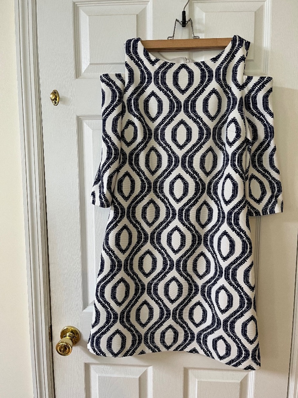Sandra darren blue l/s white dress